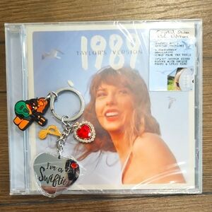 NIP Taylor Swift 1989 Taylors Version CD & TS Keychain In Box Bundle